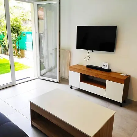 Apartment Menton, Appartement/jardin, Proche Et Centre